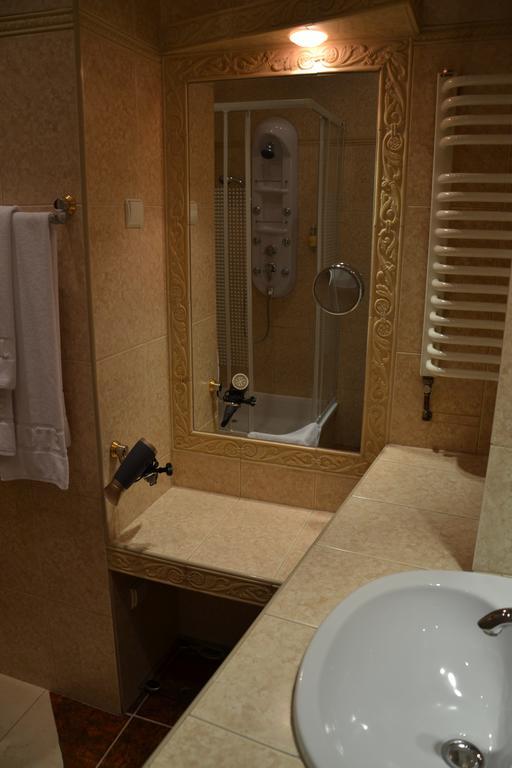 Hotel Bristol Tarnów Cameră foto